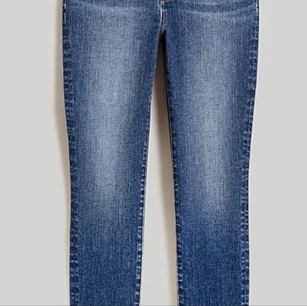 9" Mid-Rise Skinny Jeans in Ravine Wash - Picture 6 of 6